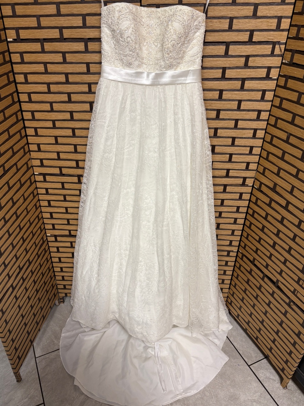 Oleg Cassini ivory lace and beaded with a train wedding dress size 2P